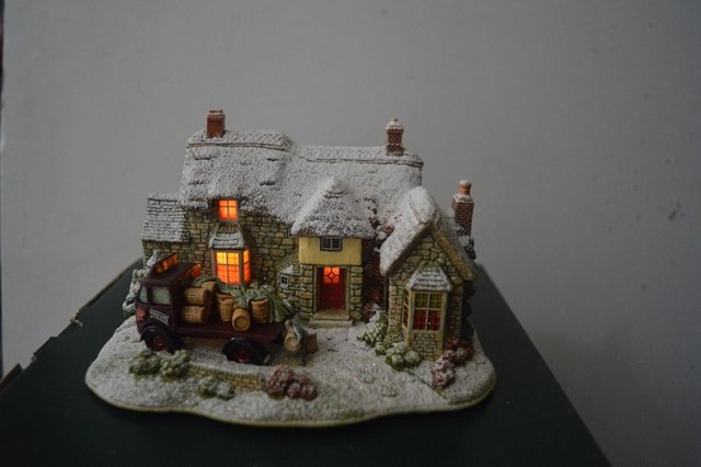Preview of the first image of Lilliput Lane - The Waggon & Horses.