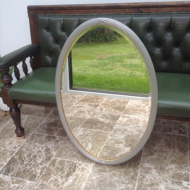 Image 3 of Oval Vintage beveled mirror 90 x 67 cm