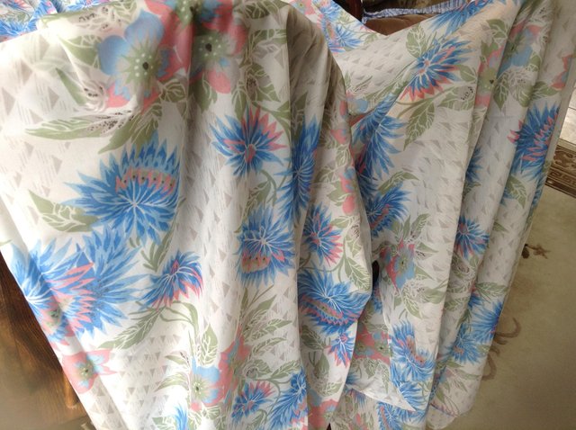 Preview of the first image of Nice new curtains, two pieces 4.90 m each.