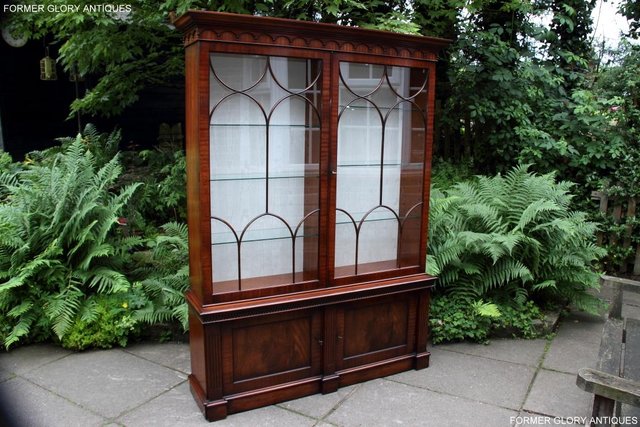 Image 2 of BEVAN FUNNELL STYLE MAHOGANY CHINA DISPLAY CABINET SHELVES