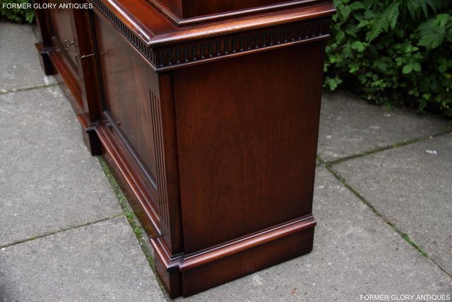 Image 5 of BEVAN FUNNELL STYLE MAHOGANY CHINA DISPLAY CABINET SHELVES
