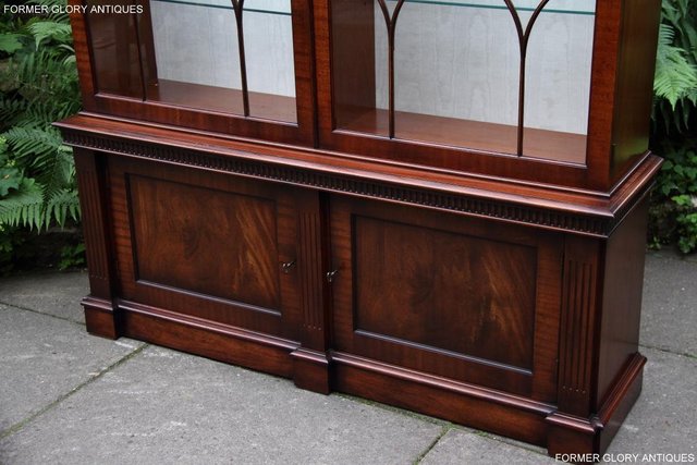 Image 25 of BEVAN FUNNELL STYLE MAHOGANY CHINA DISPLAY CABINET SHELVES