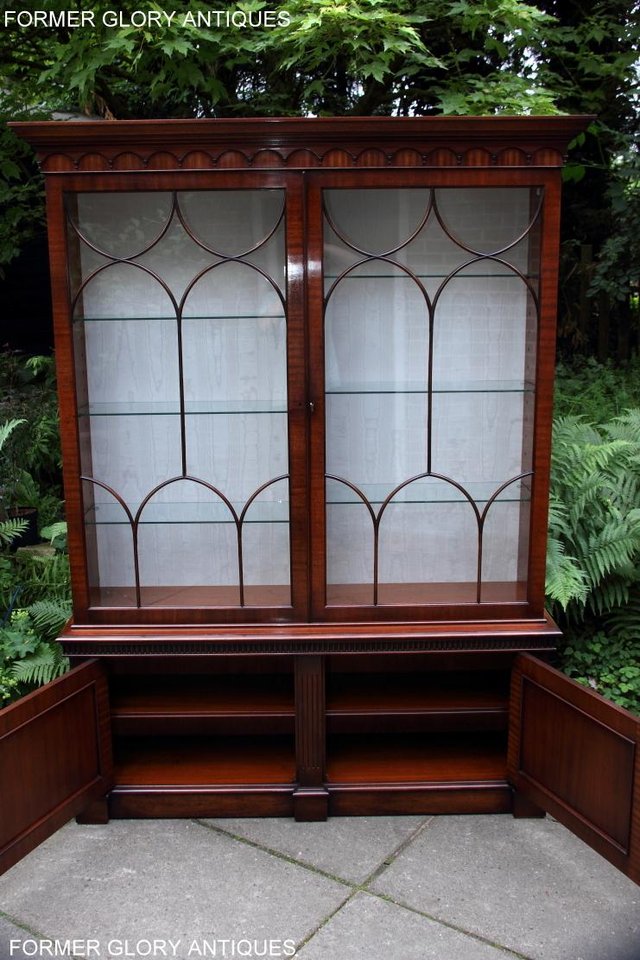 Image 36 of BEVAN FUNNELL STYLE MAHOGANY CHINA DISPLAY CABINET SHELVES