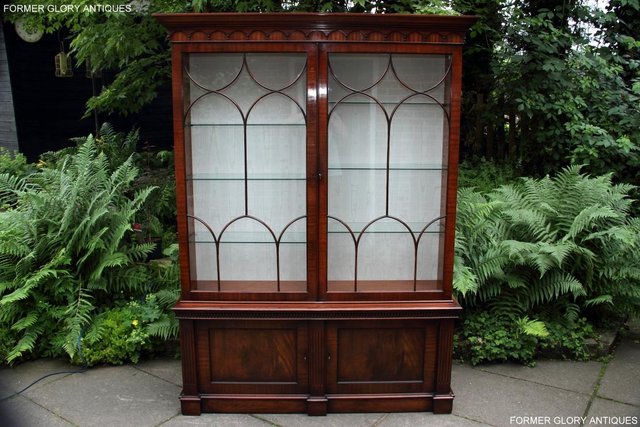 Image 42 of BEVAN FUNNELL STYLE MAHOGANY CHINA DISPLAY CABINET SHELVES