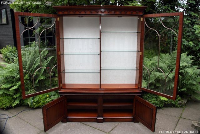 Image 84 of BEVAN FUNNELL STYLE MAHOGANY CHINA DISPLAY CABINET SHELVES