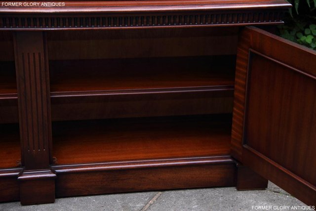 Image 85 of BEVAN FUNNELL STYLE MAHOGANY CHINA DISPLAY CABINET SHELVES