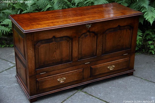 Image 2 of TITCHMARSH GOODWIN STYLE OAK BLANKET DOWER CHEST TV STAND