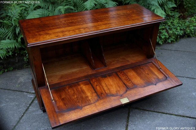 Image 8 of TITCHMARSH GOODWIN STYLE OAK BLANKET DOWER CHEST TV STAND