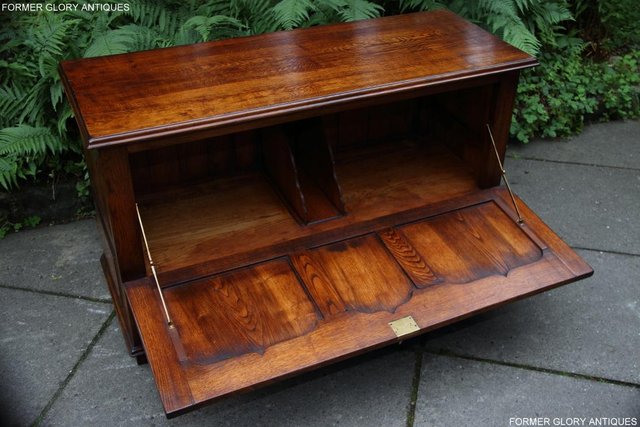 Image 10 of TITCHMARSH GOODWIN STYLE OAK BLANKET DOWER CHEST TV STAND