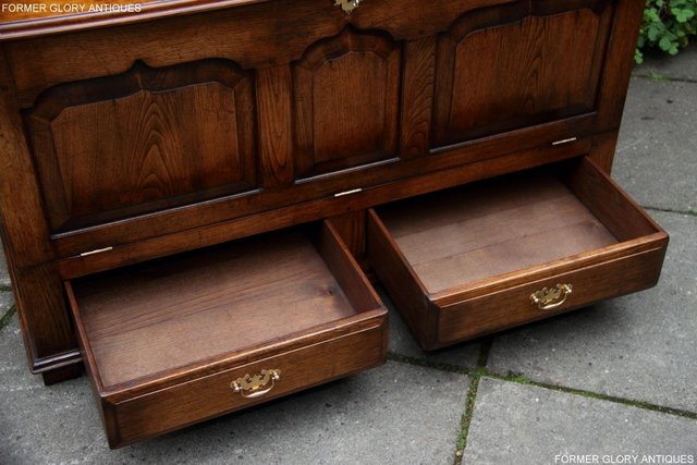 Image 13 of TITCHMARSH GOODWIN STYLE OAK BLANKET DOWER CHEST TV STAND