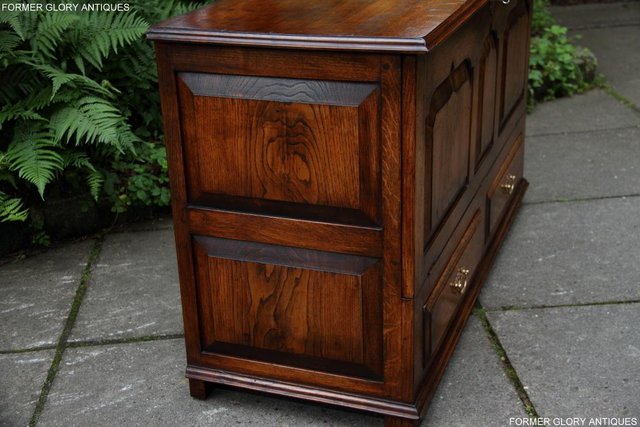 Image 16 of TITCHMARSH GOODWIN STYLE OAK BLANKET DOWER CHEST TV STAND