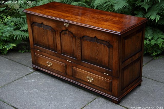 Image 67 of TITCHMARSH GOODWIN STYLE OAK BLANKET DOWER CHEST TV STAND