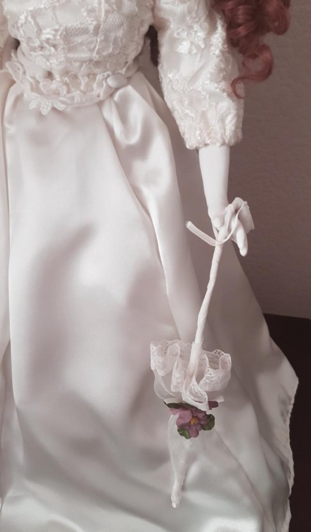 Image 3 of Exquisite Porcelain Lady With Ivory Gown & Sun Parasol