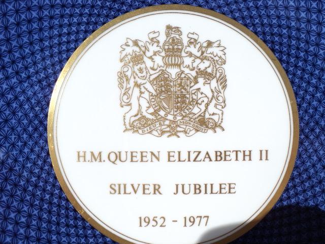 Image 2 of Royal WorcesterSilver Jubilee 1952-1977 HM Q.E.11
