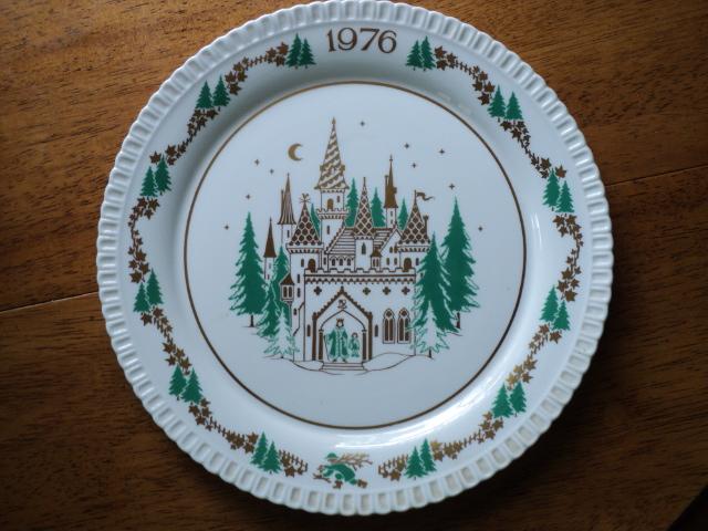 Preview of the first image of Collectors Plate: Spode Christmas 1976.