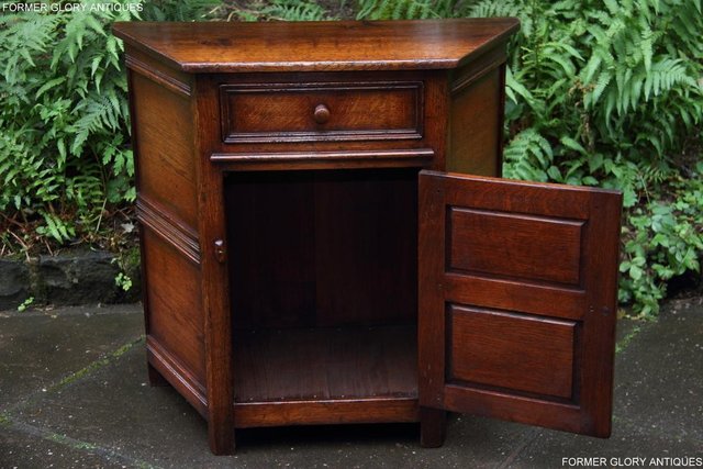 Image 44 of TITCHMARSH & GOODWIN OAK CANTED CABINET HALL TABLE SIDEBOARD