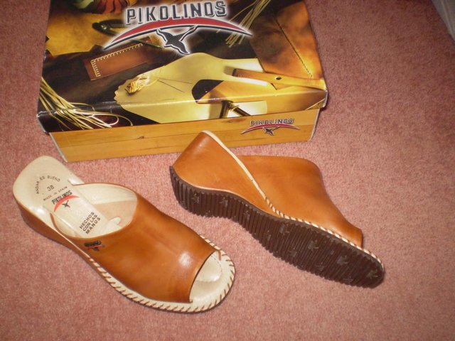 Preview of the first image of PIKOLINOS LADIES TAN LEATHER SIZE 5.