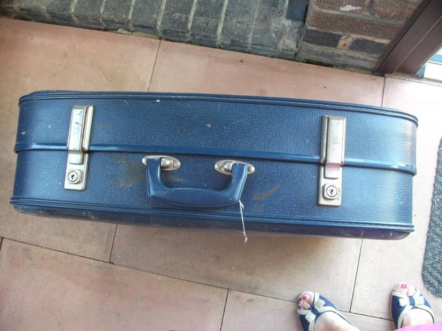 Image 3 of SMALL VINTAGE SUITCASE