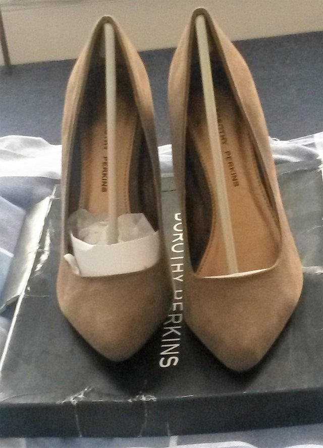 Image 3 of Dorothy Perkins suede khakhi high heels size 5