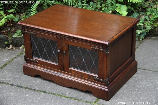 Image 2 of OLD CHARM TUDOR BROWN TV HI FI CABINET CUPBOARD STAND TABLE