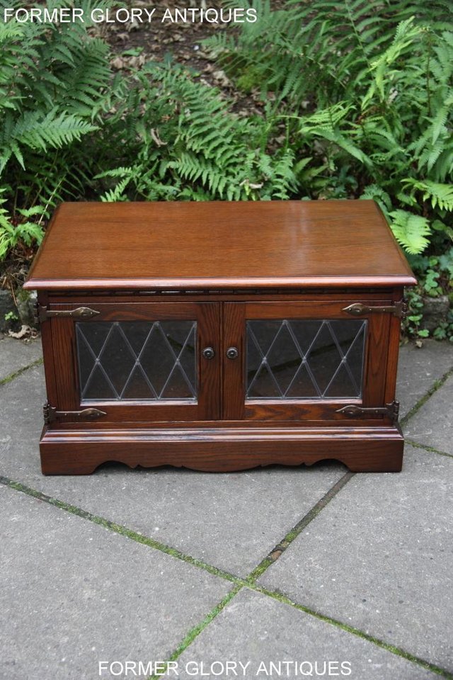 Image 4 of OLD CHARM TUDOR BROWN TV HI FI CABINET CUPBOARD STAND TABLE