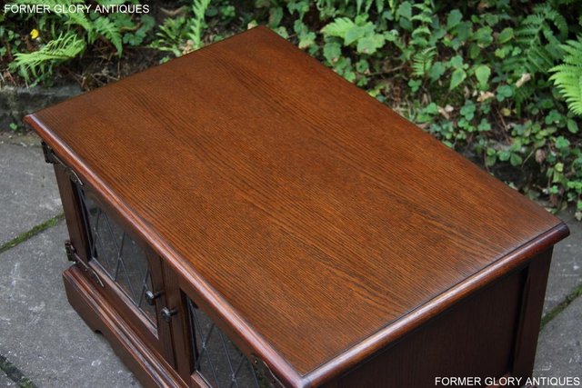 Image 5 of OLD CHARM TUDOR BROWN TV HI FI CABINET CUPBOARD STAND TABLE