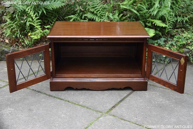 Image 6 of OLD CHARM TUDOR BROWN TV HI FI CABINET CUPBOARD STAND TABLE