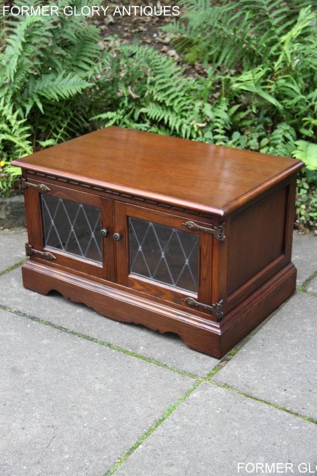 Image 7 of OLD CHARM TUDOR BROWN TV HI FI CABINET CUPBOARD STAND TABLE