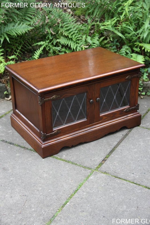 Image 11 of OLD CHARM TUDOR BROWN TV HI FI CABINET CUPBOARD STAND TABLE