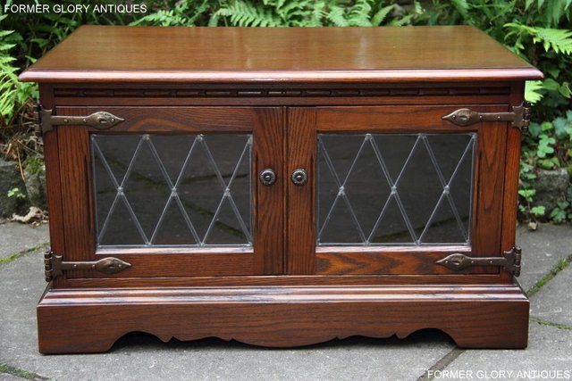 Image 12 of OLD CHARM TUDOR BROWN TV HI FI CABINET CUPBOARD STAND TABLE