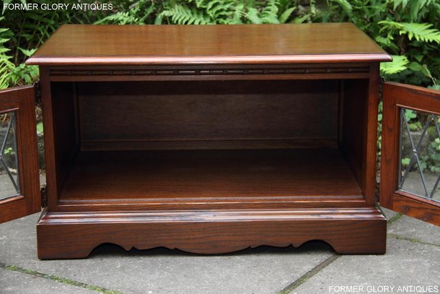 Image 13 of OLD CHARM TUDOR BROWN TV HI FI CABINET CUPBOARD STAND TABLE