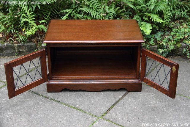 Image 15 of OLD CHARM TUDOR BROWN TV HI FI CABINET CUPBOARD STAND TABLE