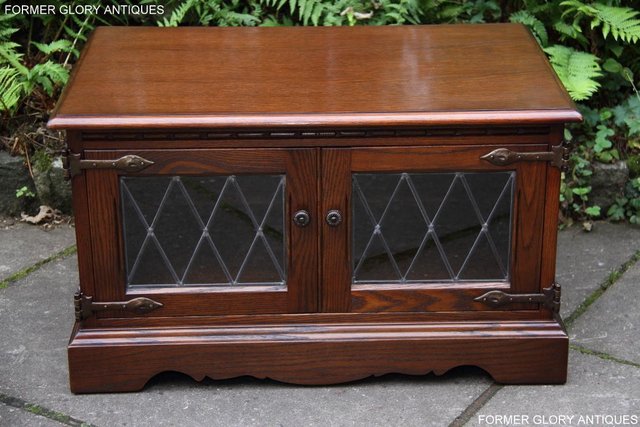 Image 18 of OLD CHARM TUDOR BROWN TV HI FI CABINET CUPBOARD STAND TABLE