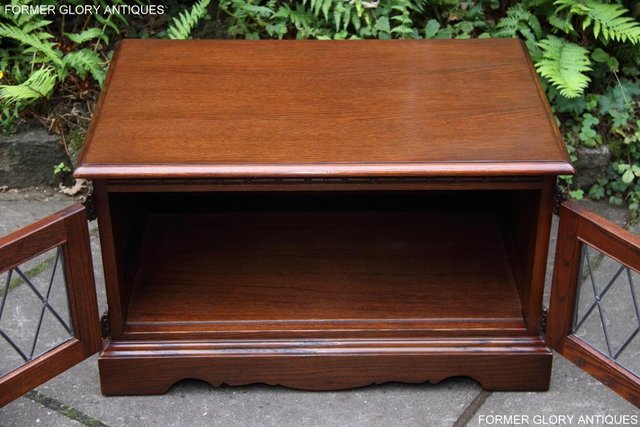 Image 21 of OLD CHARM TUDOR BROWN TV HI FI CABINET CUPBOARD STAND TABLE