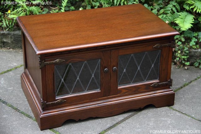 Image 25 of OLD CHARM TUDOR BROWN TV HI FI CABINET CUPBOARD STAND TABLE