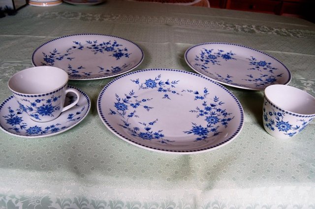 Image 2 of Seltmann Pattern 96 & Blue Doris Plates, Cups & Saucers VGC