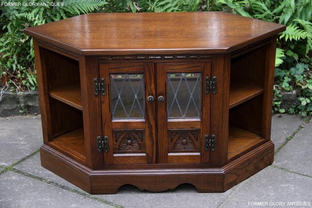 Preview of the first image of OLD CHARM LIGHT OAK HI FI DVD CD TV STAND TABLE CABINET UNIT.