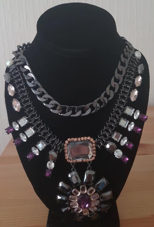 Preview of the first image of Gorgeous Ladies Costume Jewellery Necklace.