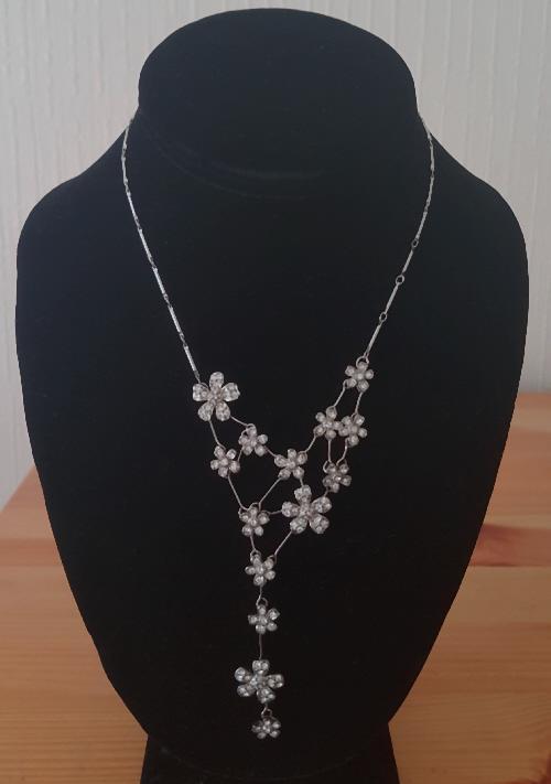 Preview of the first image of Lovely Ladies Daisy Chain Necklace By Next.