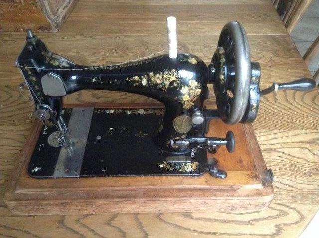 Preview of the first image of C 1894 Antique SINGER SEWING MACHINE in full working conditi.