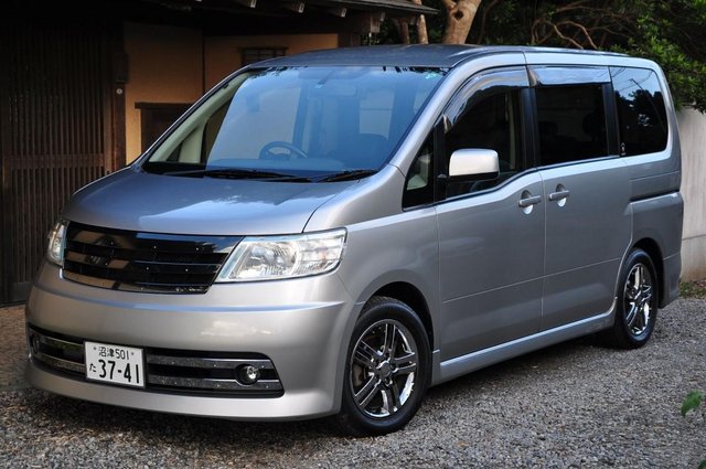 Image 3 of Nissan Serena from the UK Major Importer