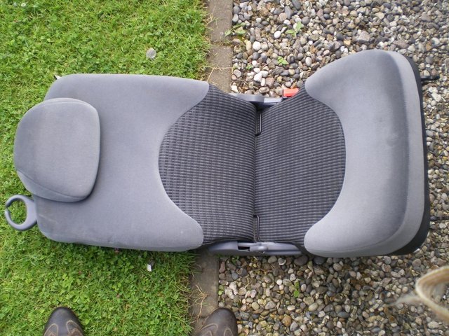 Preview of the first image of citroen picasso rear seat.