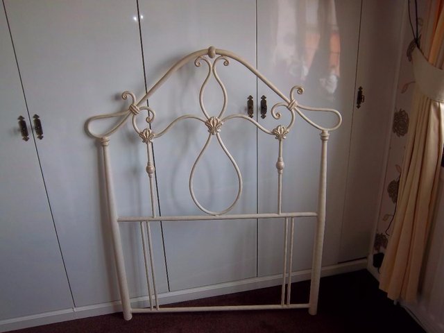 Preview of the first image of Single Headboard reduced to sell.