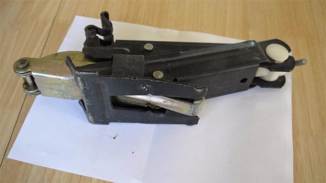 Preview of the first image of Volkswagen, Genuine Car Wheel Flange Jack.