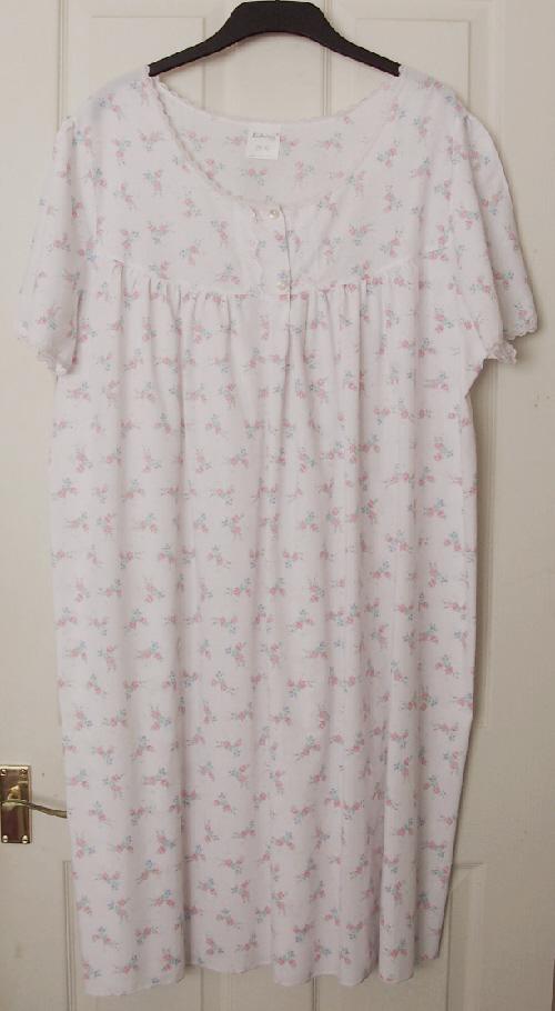 Preview of the first image of Pretty Ladies Plus Size Nightdress/Nightie - Sz 28/30.