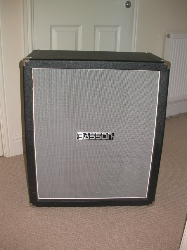 Preview of the first image of BASSON B212 2X12 CAB CELESTION V30 SPEAKERS custom.