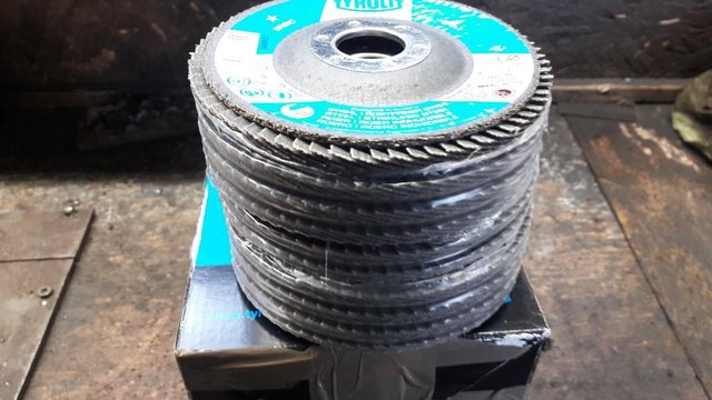 Image 3 of angle grinder flap discs, x10