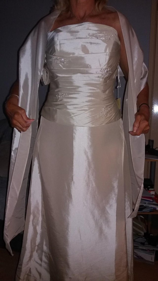 Preview of the first image of WEDDING/BRIDESMAID/PROM DRESS.