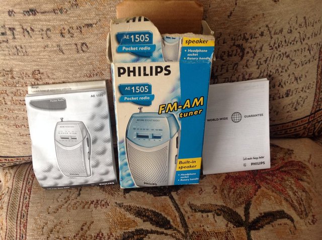 Image 3 of Philips AE1505 Transistor Radio with Box and Instructions