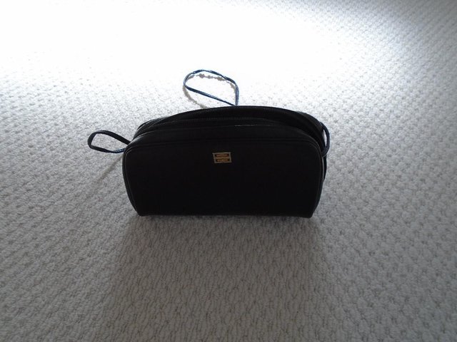 Preview of the first image of Givenchy 1990s vintage black leather handbag.